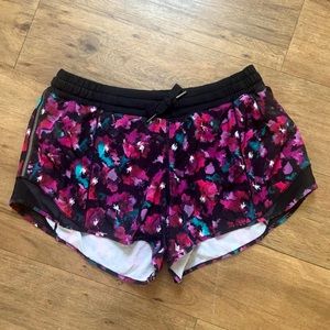 Lululemon Hotty Hot 2.5 Shorts